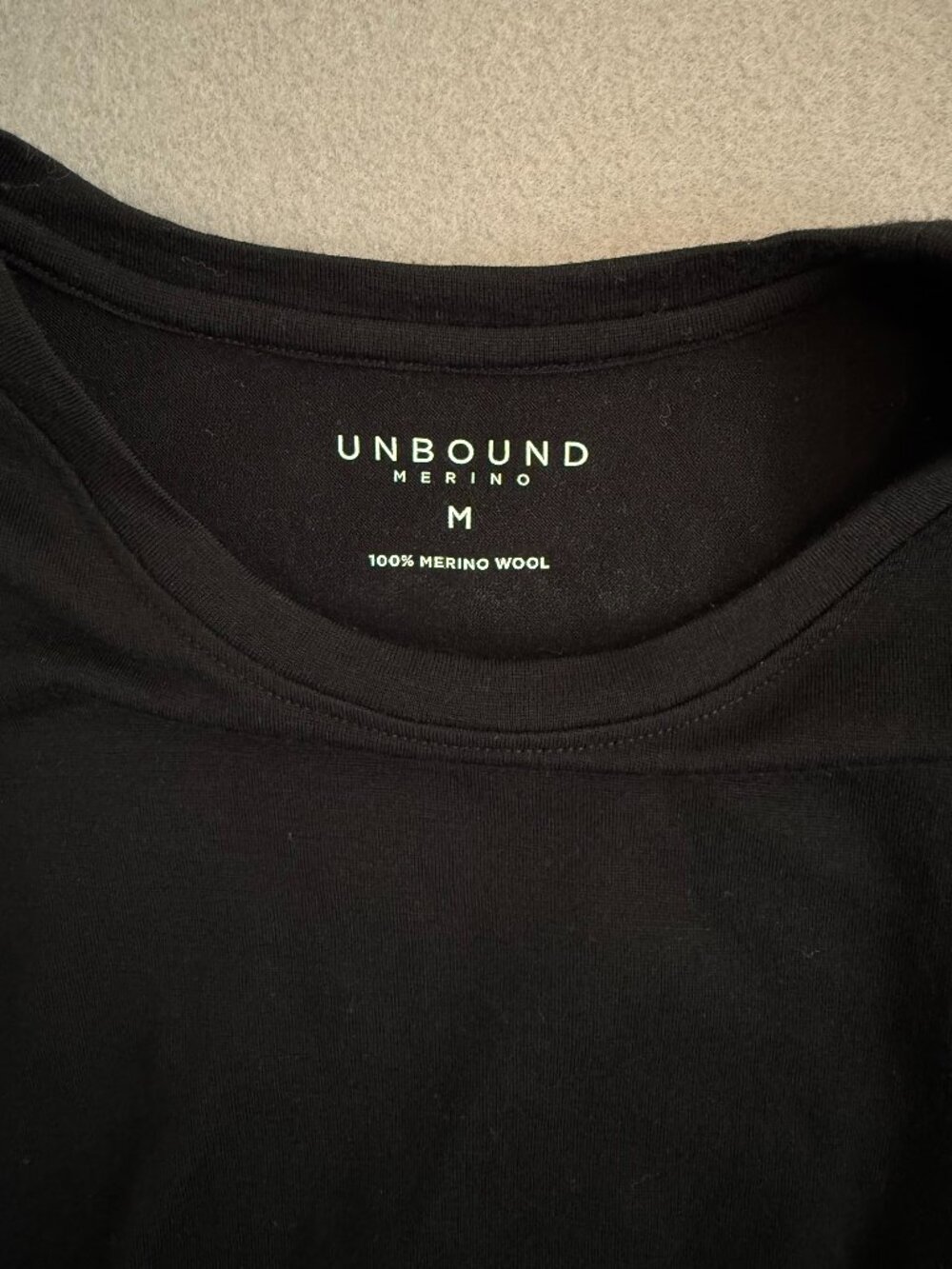 Unbound Merino Women’s 100% Merino Wool Black Crewneck T-Shirt Size M - Picture 3 of 11